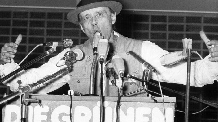 Joseph Beuys am Rednerpult