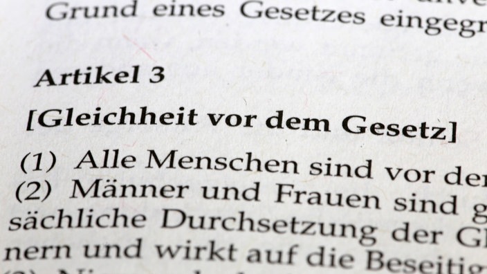 Art. 3 - „Gleichheit vor dem Gesetz“ - gut lesbar abfotografiert