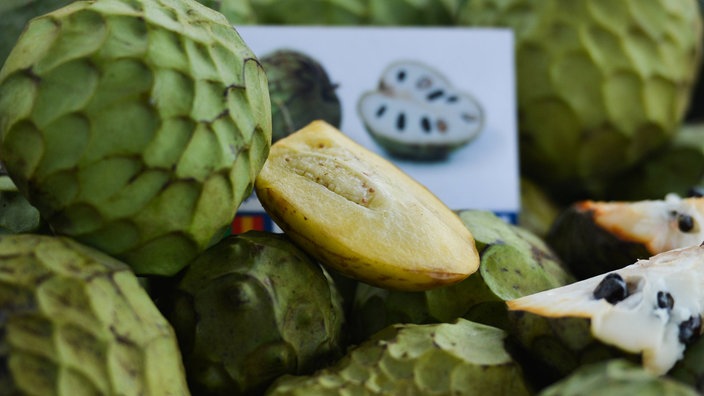 Cherimoya-Früchte auf einem Markt in Madeira