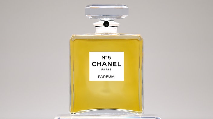 Eine Flasche Chanel No 5.