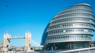 City Hall und Tower Bridge in London