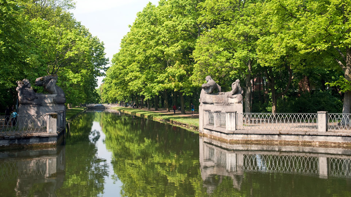 Kanal im Kölner Grüngürtel.