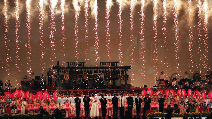 Feuerwerk während der Übergabe an China.