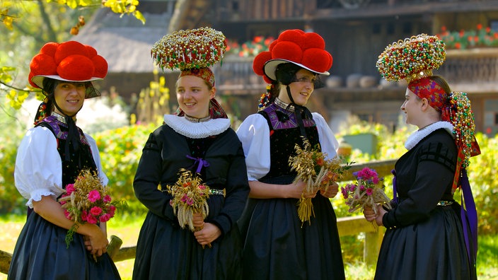 Vier Frauen in Schwarzwälder Tracht