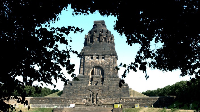 Das Leipziger Völkerschlachtdenkmal – ein gewaltiger Bau aus dunklen Steinen