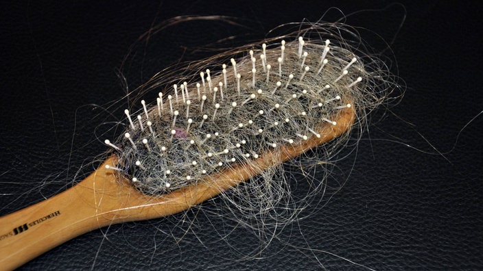 Bürste mit ausgefallenen Haaren