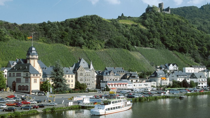 Der Blick auf den Weinort Bernkastel-Kues