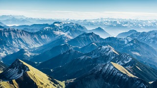 Luftaufnahme der Alpen bei Gamisch-Partenkirchen .