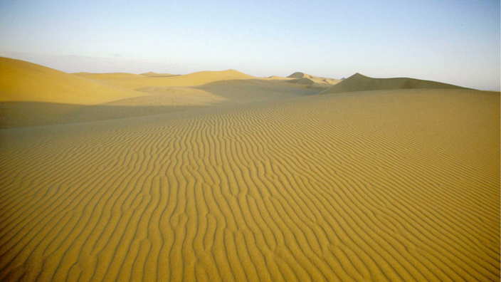 Eine riesige Sanddüne.