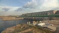 Blick auf das gigantische Wasserkraftwerk von Belo Monte in Brasilien.