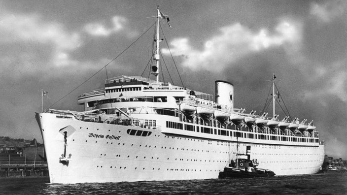 Schwarzweiß-Aufnahme von der Probefahrt der Wilhelm Gustloff am 15. März 1938